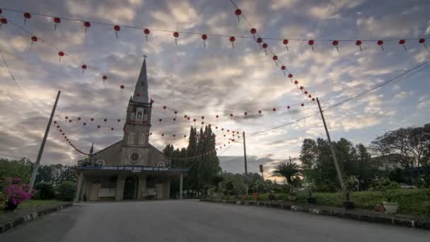 Timelapse nuvem dourada nascer do sol na Igreja do Santo Nome de Maria — Vídeo de Stock