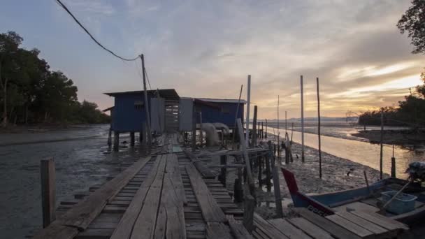 Timelapse Tramonto panning a destra a casa dei pescatori . — Video Stock