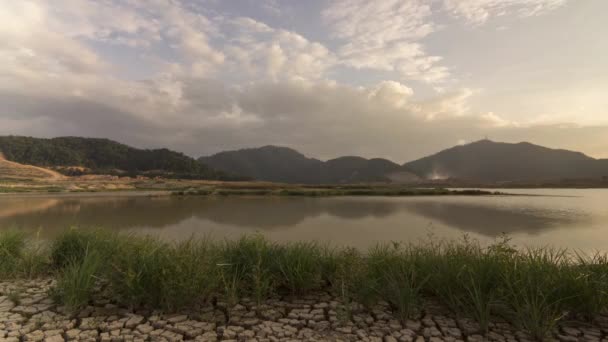 Timelapse sunset over the Mengkuang da — Stock Video