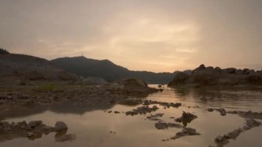 Çamurlu toprak günbatımında Timelaps