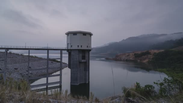 Mengkuang Baraj Gölü Timelapse gündoğumu. — Stok video