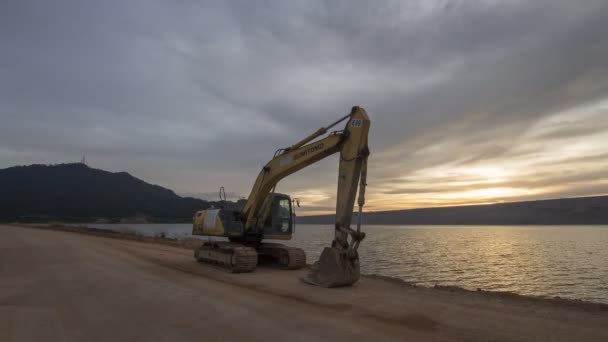 Excavadora Timelaspe durante la hora del atardecer — Vídeo de stock