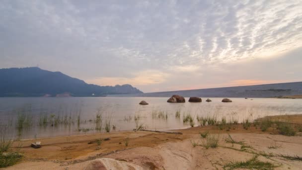 Timelapse zonsondergang over het modderige zand — Stockvideo