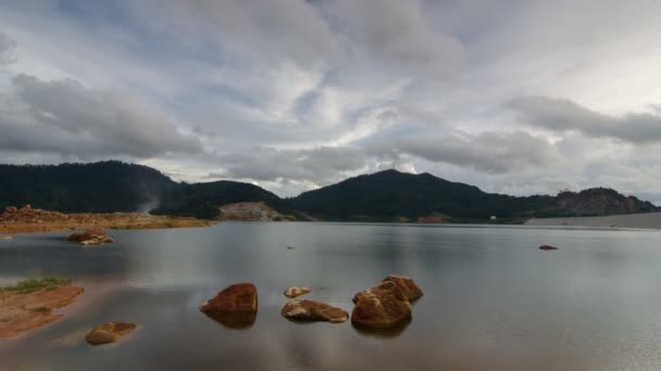 Timelapse yansıma Mengkuang Barajı — Stok video