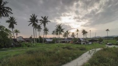 Timelapse yüksek açı bir geleneksel Malay Köyü