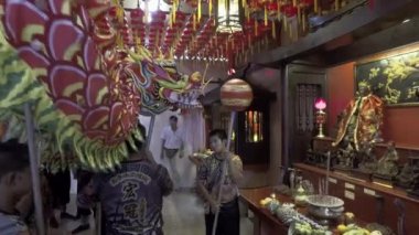 Ejderha dans performansı geleneksel Temple Tanrı için.