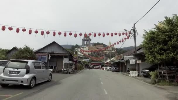 Latarnia na drodze ku Kek Lok Si temple. — Wideo stockowe