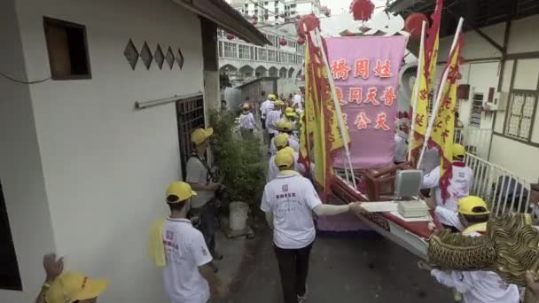 Masticare clan molo imperatore giada sulla barca drago prepararsi per la processione . — Video Stock
