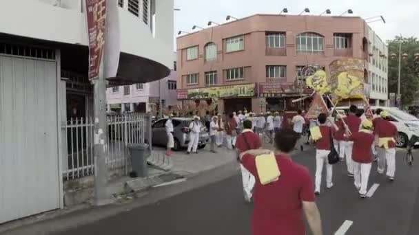 Traditionele chinese godheid processie op de weg. — Stockvideo