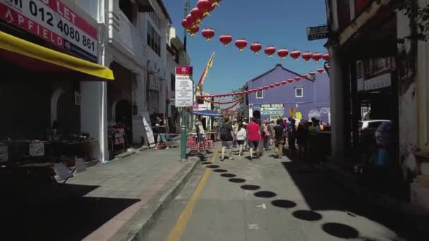 Promenade des visiteurs, vélo à la rue Arménienne — Video