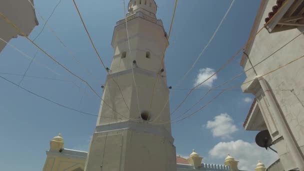 Inclinação tiro arquitetura exterior da mesquita Acheh — Vídeo de Stock