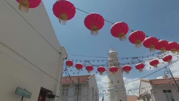Malajsky mešita s červenou lucernou během čínského nového roku. — Stock video