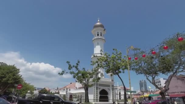 Kapitan Keling Mosque under blue sky. — Stock Video