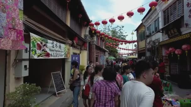 Visiter la vieille rue du patrimoine Lebuh Arménien pendant le Nouvel An chinois . — Video