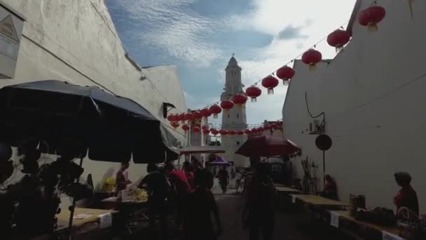 Chinois célébrer avec la décoration de lanterne rouge en face de la mosquée Acheh . — Video