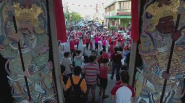 Cadde görünümü yüksek açıdan dans kamu .