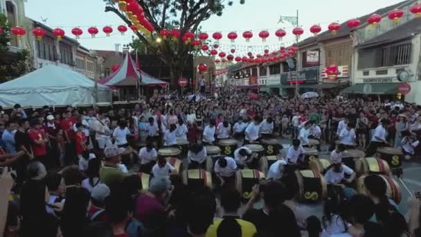 24-часовое выступление барабанщиков во время празднования китайского Нового года . — стоковое видео