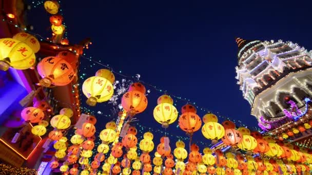 Fireworks lit the sky and LED lantern turn Kek Lok Si temple magical fairyland — Stock Video