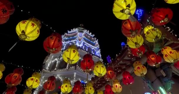 Tilting shot de Pagoda Kek Lok Si — Vídeos de Stock