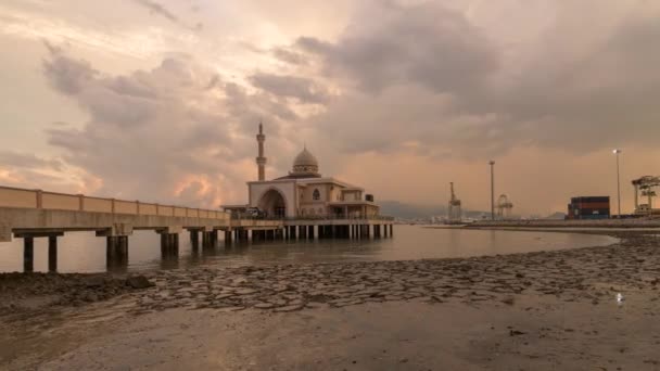 Timelapse muhteşem gün batımı yüzen cami — Stok video