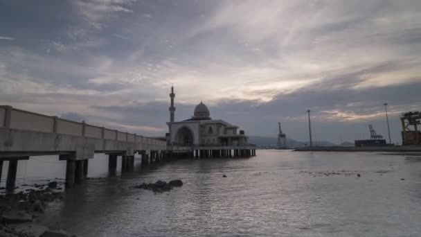 Timelapse giorno alla notte transizione della moschea galleggiante — Video Stock