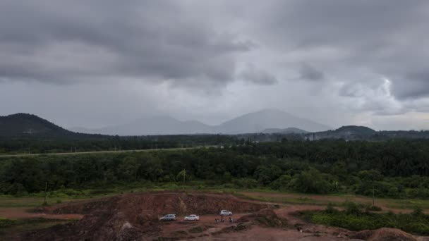 Timelapse Букіт Mertajam під час дощовий день від дня переходу ніч. — стокове відео