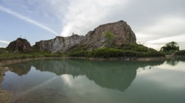 Kurbağa Hill, terk edilmiş taş ocağı Timelapse yansıması