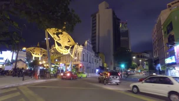 Vers le marché central, magasin d'artisanat malaisien . — Video