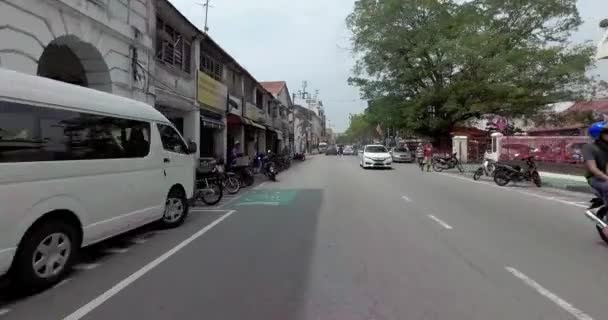 Cabalgar en Jalan Kapitan Keling por la tarde . — Vídeos de Stock