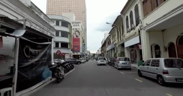 Rijden op het Lebuh Penang, Penang. — Stockvideo