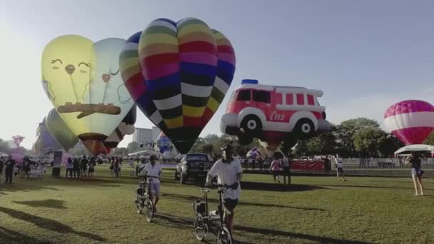 Georgetown Penang Malaysia Feb 2018 Cyclist Visit Hot Air Balloon — Vídeos de Stock