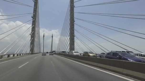 2018年3月4日 从槟城到巴特沃斯方向的槟城大桥在蓝天下开车 — 图库视频影像