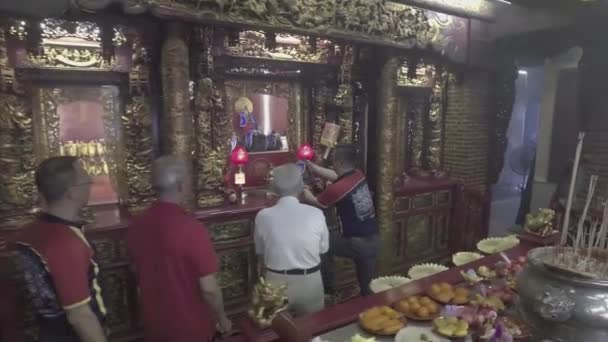 Penang Malaysia Mars 2018 Personalens Tempel Bär Statyn Välståndets Gud — Stockvideo