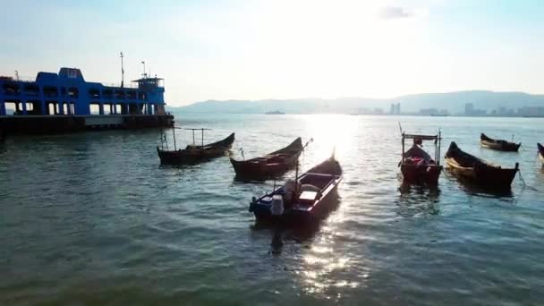 Butterworth Malaysia Marca 2018 Łódź Rybacka Poruszająca Się Morzu Jasnym — Wideo stockowe