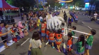 PENANG, MALAYSIA - 10 Mart 2018: Penang 'daki farklı ırklar Yosakoi geçit töreni sırasında Japon kültürünün tadını çıkarıyorlar.