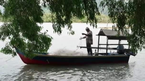 Bukit Mertajam Malaysia Marzo 2018 Pescador Recibe Captura Cangrejo Por — Vídeo de stock