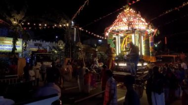 BUKIT MERTAJAM, MALAYSIA - 30 Mart 2018: Panguni Uthiram Festivali sırasında Mangalanayagi Amman Devasthanam tapınağından ayrılmayın.