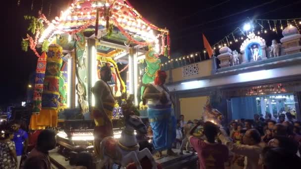 Bukit Mertajam Malaisie Mars 2018 Chariot Arrive Temple Prêtre Allume — Video