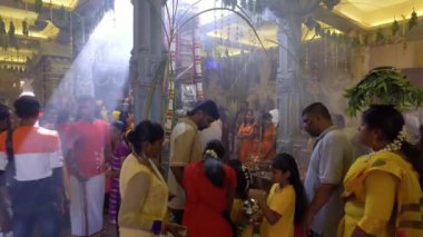 BUKIT MERTAJAM, MALAYSIA - 30 Mart 2018: Ray sabah tapınağa ışıma.