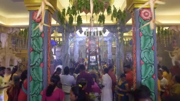 Bukit Mertajam Malásia Mar 2018 Devotos Entram Templo Hindu Mangalanayagi — Vídeo de Stock