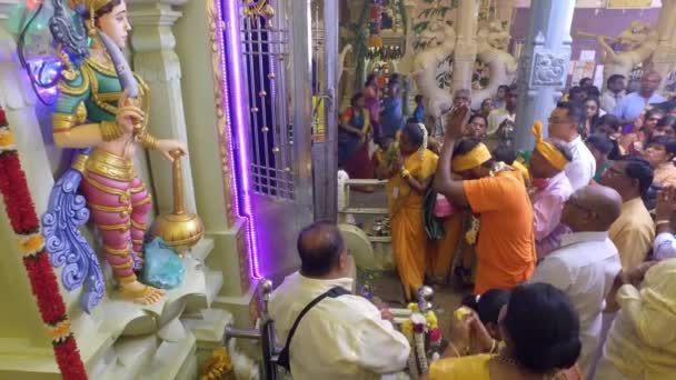 Bukit Mertajam Malaysia March 2018 Devotees Worship Front Altar — 图库视频影像