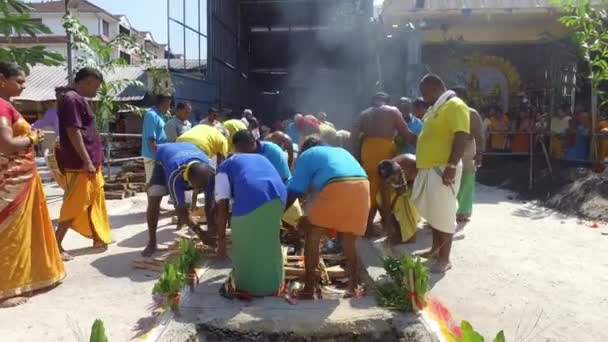 Bukit Mertajam Malaysia March 2018 Crowds Prepare Fire Walking Ceremony — Stock Video