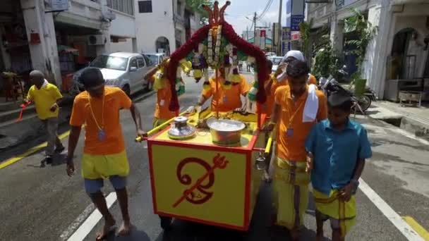 Bukit Mertajam Malaysia März 2018 Mitarbeiter Ziehen Den Trolly Und — Stockvideo