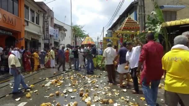 Bukit Mertajam Malaysia March 2018 Coconut Smashing Ritual Carry Out — Stock Video