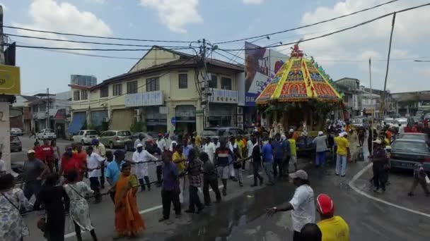 Bukit Mertajam Malaysia March 2018 Crowds Pull Chariot Street — Stock Video