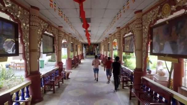 Penang Malaysia April 2018 Comience Buscar Dinero Pasillo Del Templo — Vídeos de Stock