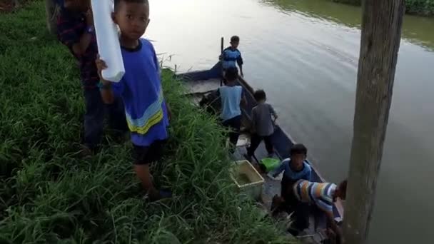 Penang Malaysia April 2018 Lokala Malaysiska Barn Har Fritid Båten — Stockvideo