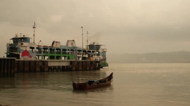 Butterworth Malaysia April 2018 Ferry Rápida Pulau Pinang Deixa Porto — Vídeo de Stock