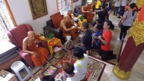 Пенанг Малайзия Апреля 2018 Года Люди Ищут Блаженства Монаха Время — стоковое видео
