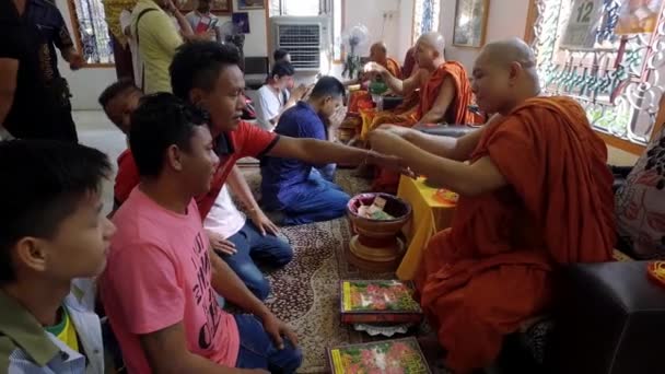 Penang Malaysia April 2018 Ritual Religioso Budista Durante Festival Songkran — Vídeos de Stock